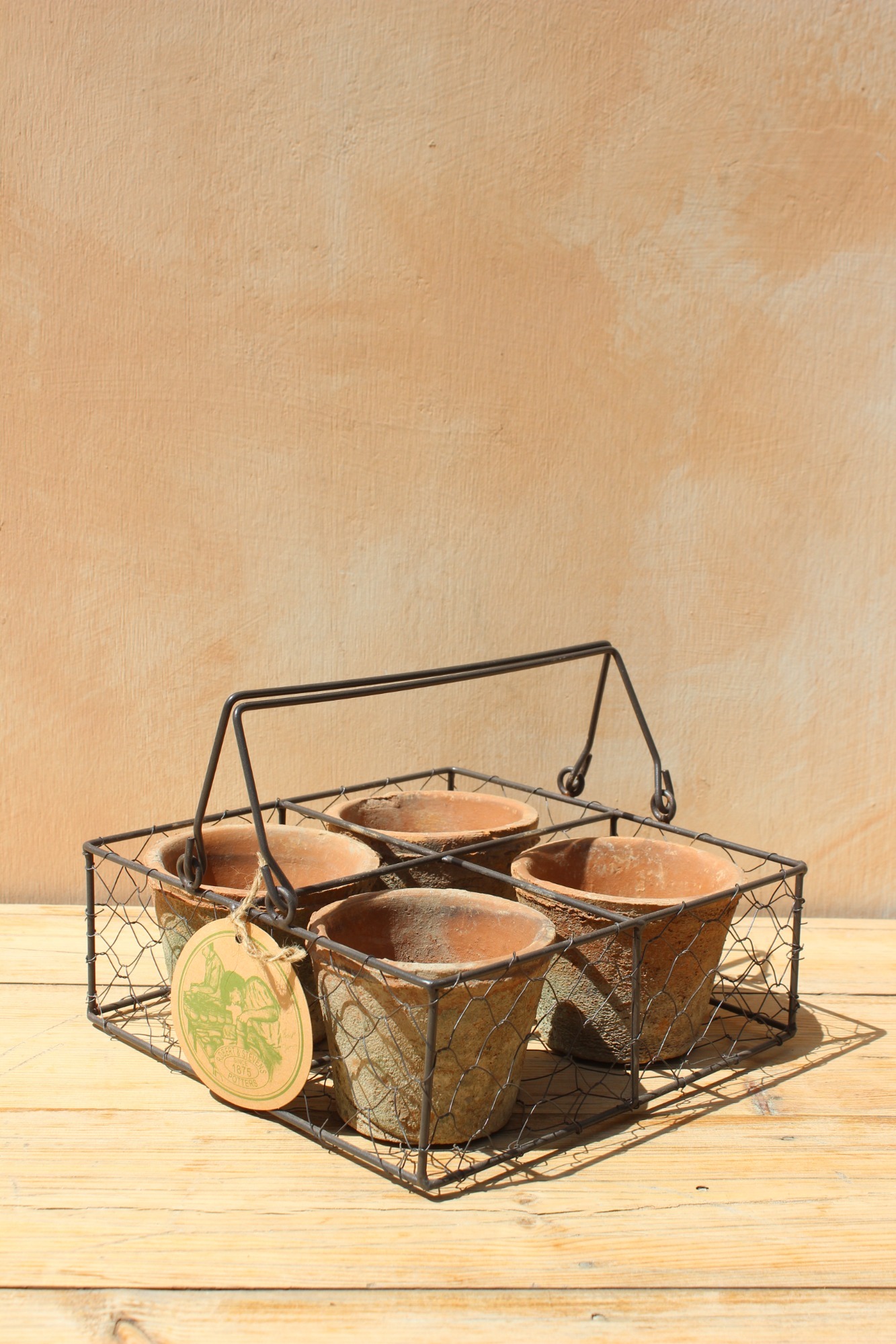 테라코타 화분과 바스켓 Aged Terracotta 4 Flowerpots in Metal Basket with Handle