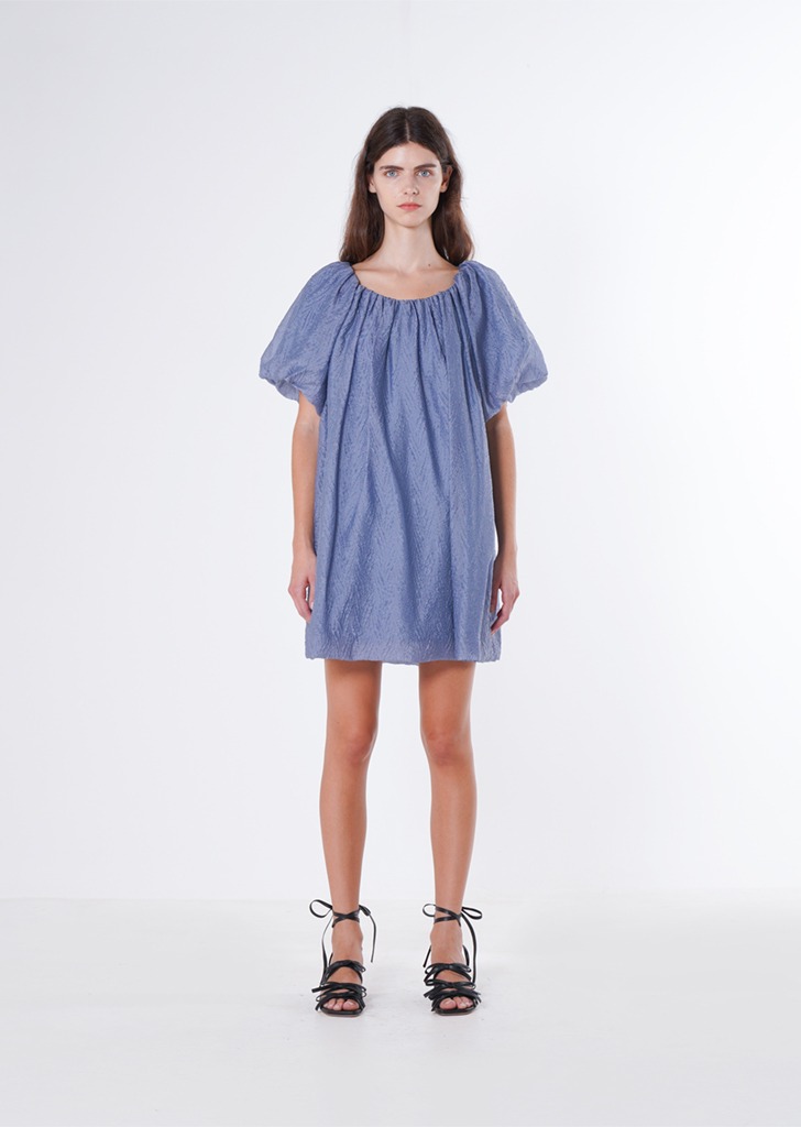 [에민앤폴] 블루 퍼프 슬리브 셔링 드레스
