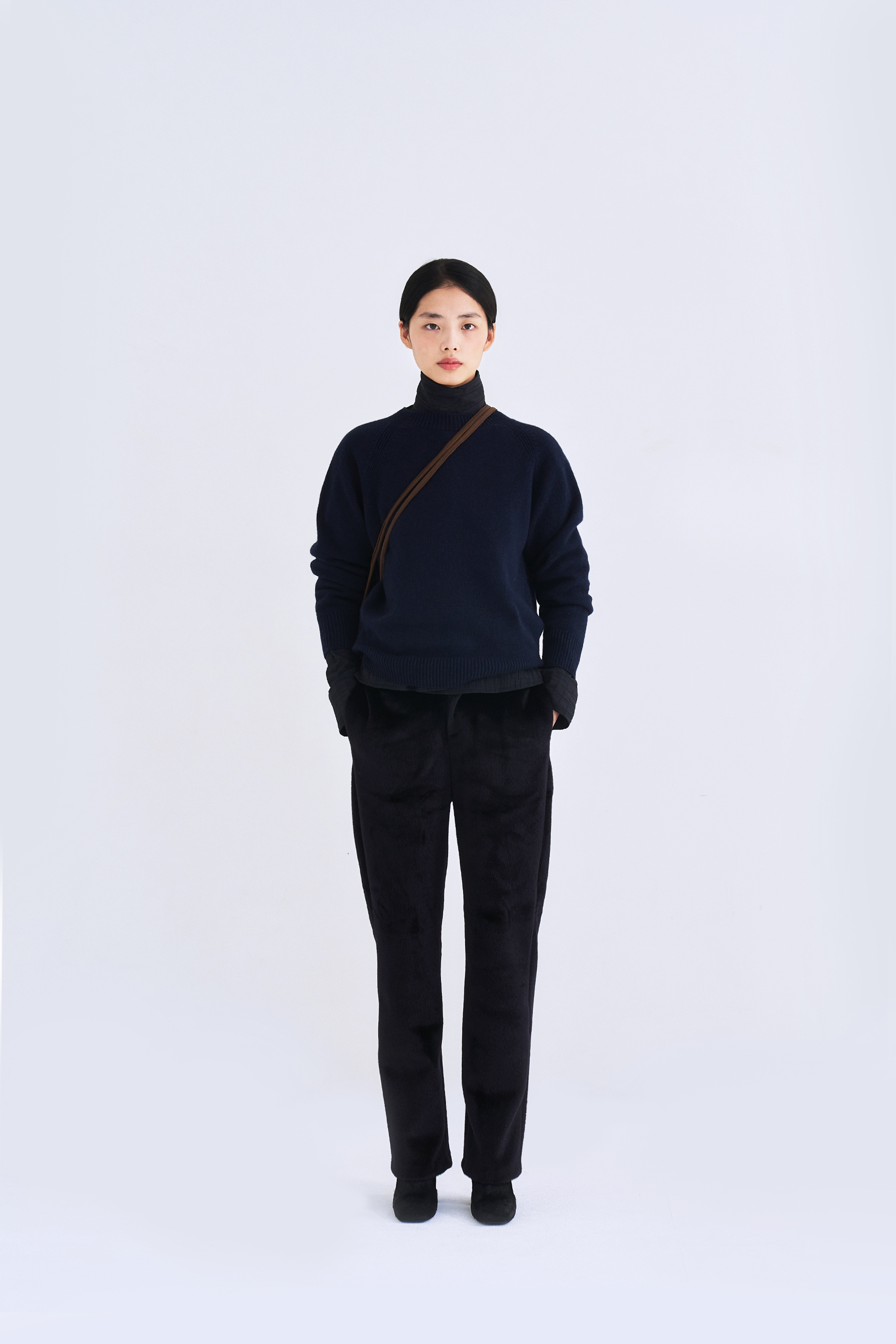 FINE MERINO ROUND KNIT (DEEP NAVY)