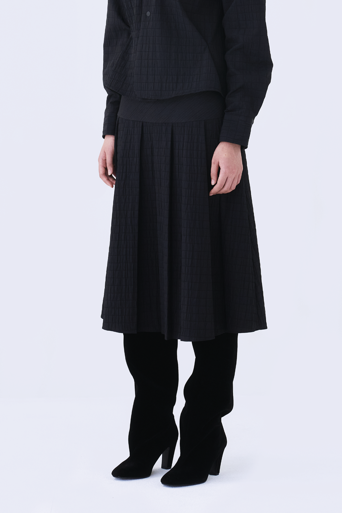 YOKE PLEATED SKIRT (BLACK)