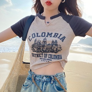 [텐미닛스타일]꾸안꾸 캐주얼룩 크롭 레터링 슬림핏 반팔 콜롬비아 티셔츠