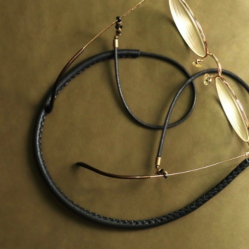 수제 가죽으로 감싼 안경줄 시크블랙 교체형 추가고리증정