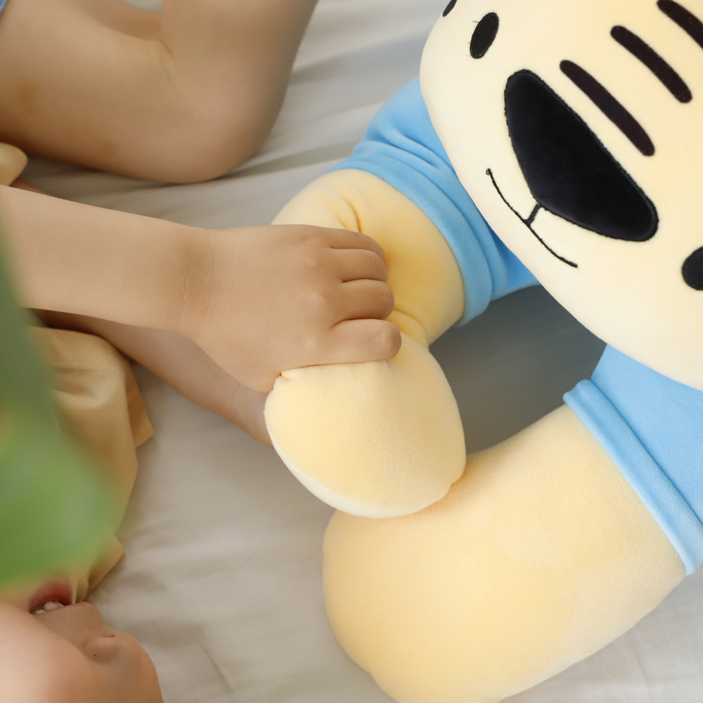 아기 호랑이 바디필로우 캐릭터 쿠션 블루 색상