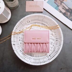미우미우 체인 마틀라쎄 지갑 핑크