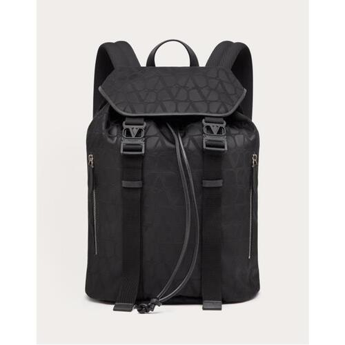 발렌티노 남성 백팩 Black Iconographe Nylon Backpack for Man in Black | Valentino GB YB0C29CSH_0NO
