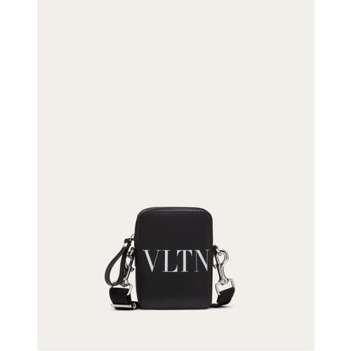 발렌티노 남성 숄더백 크로스백 Small Vltn Leather Crossbody Bag for Man in Black | Valentino GB YB0943WJW_0NI