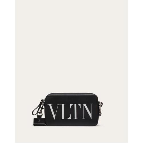 발렌티노 남성 숄더백 크로스백 Vltn Leather Crossbody Bag for Man in Black | Valentino GB YB0704WJW_0NI