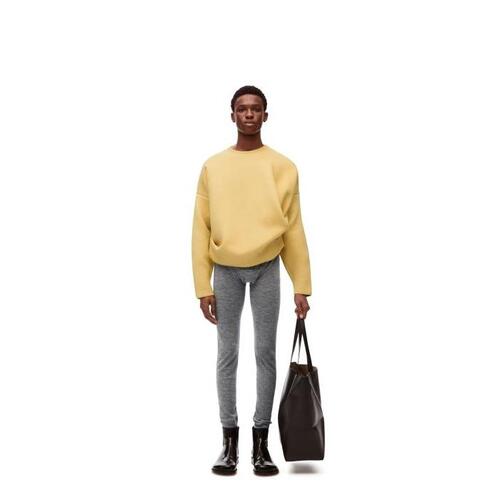 로에베 남성 니트웨어 Draped sweater in silk&amp;cashmere Banana H526Y14KEH-8010