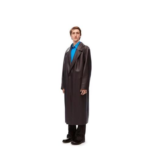 로에베 남성 코트 Pleated coat in nappa lambskin Dark Brown H526Y18L97-3110
