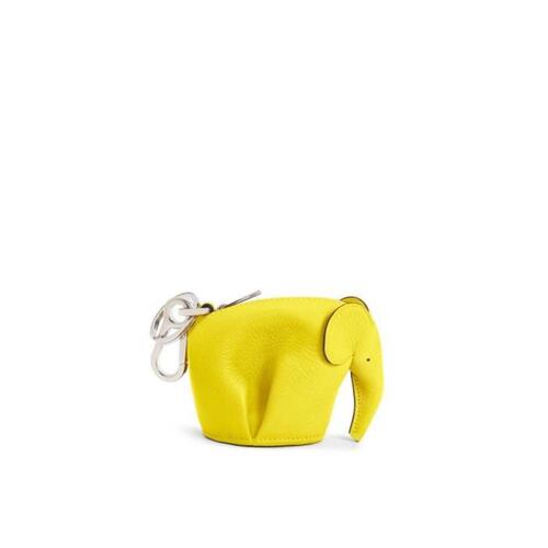 로에베 여성 키링 가죽소품 Elephant charm in classic calfskin Yellow C880N96X01
