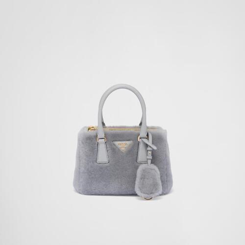 프라다 여성 클러치 미니백 1BA906_2ECY_F0591_V_EOM Prada Galleria shearling mini bag