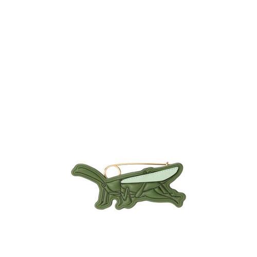 로에베 남성 키링 가죽소품 Grasshopper pin charm in calfskin&amp;metal Green Aloe C623245X03-4760