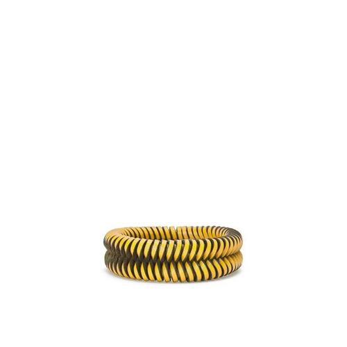 로에베 여성 팔찌 Interlock bangle in classic calfskin Bright Yellow J242240X44-8360