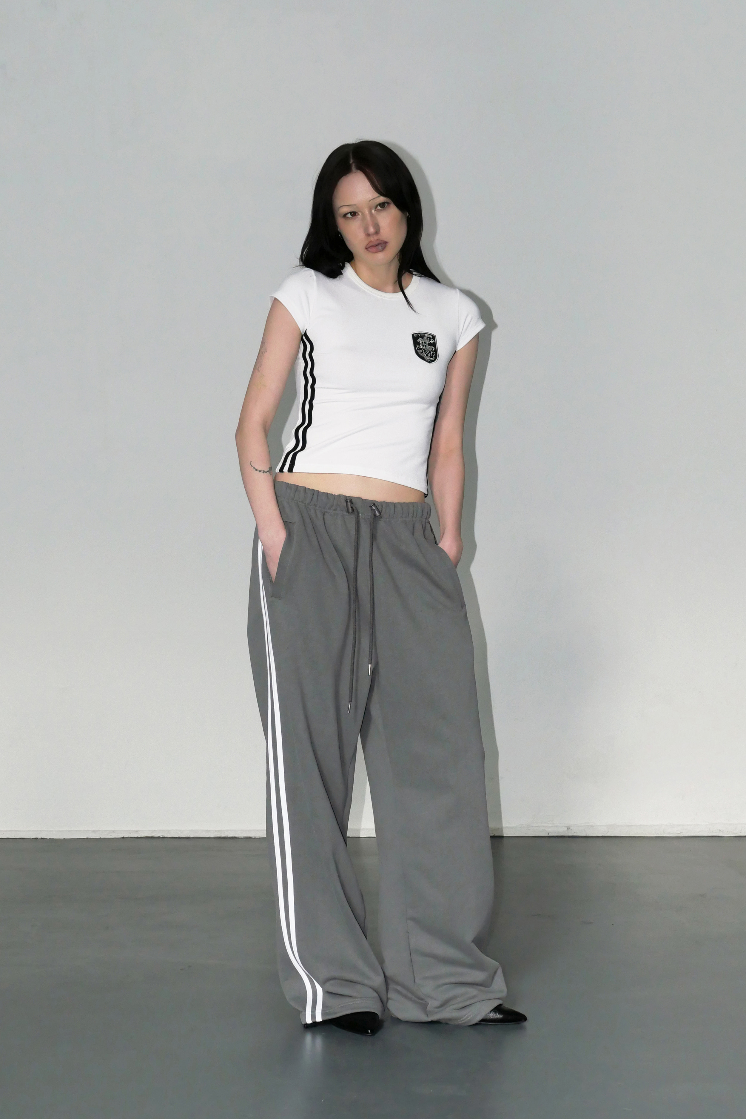 EYEER Shield Logo Short Sleeve シズニルック Shield Logo Short Sleeve Top - White - EYEER