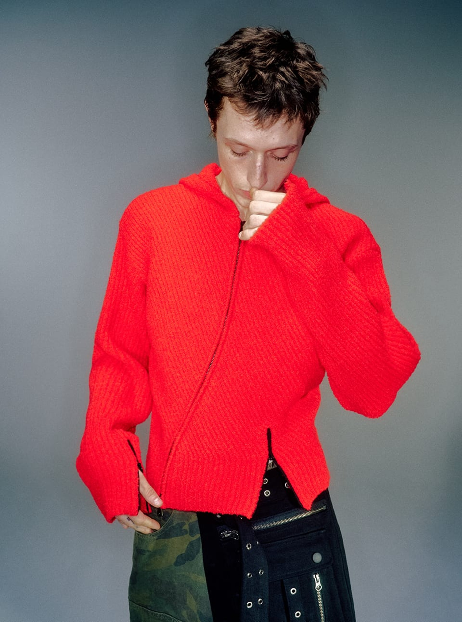 超激安 HOODIE KNITTED MORO MEN ZIP-UP vacantarchive - RED トップス