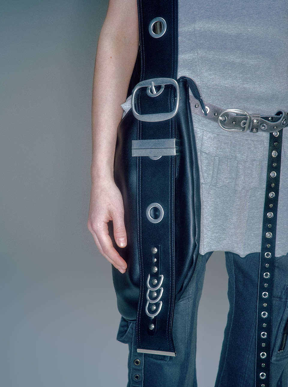 3RD) BELLA WIDE STRAP HOBO BAG BLACK - vacantarchive