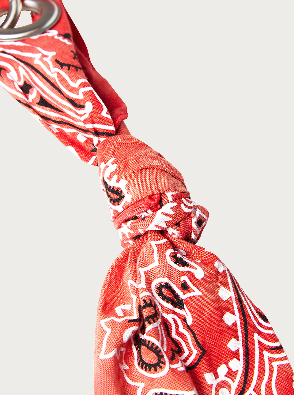 DYED BANDANA KEYRING RED - vacantarchive