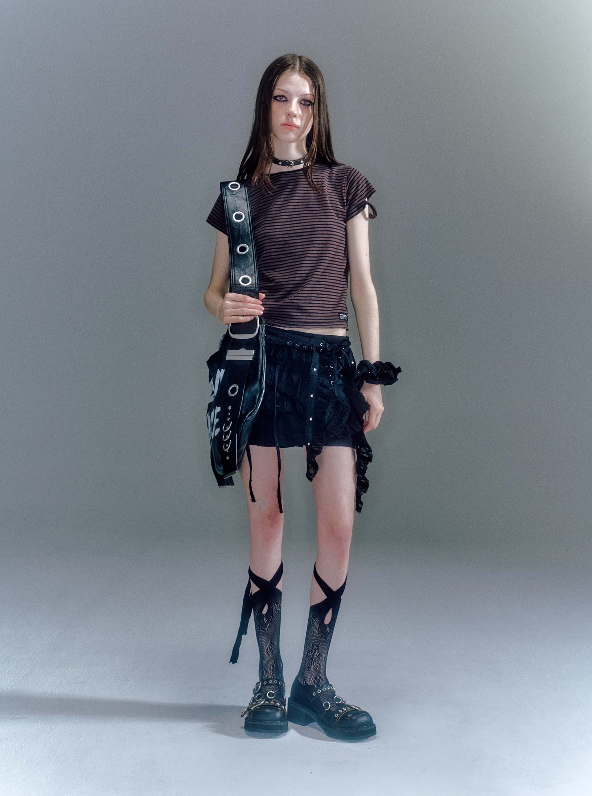 WOMEN OVAN DAMEGED STRIPE T-SHIRT BROWN - vacantarchive