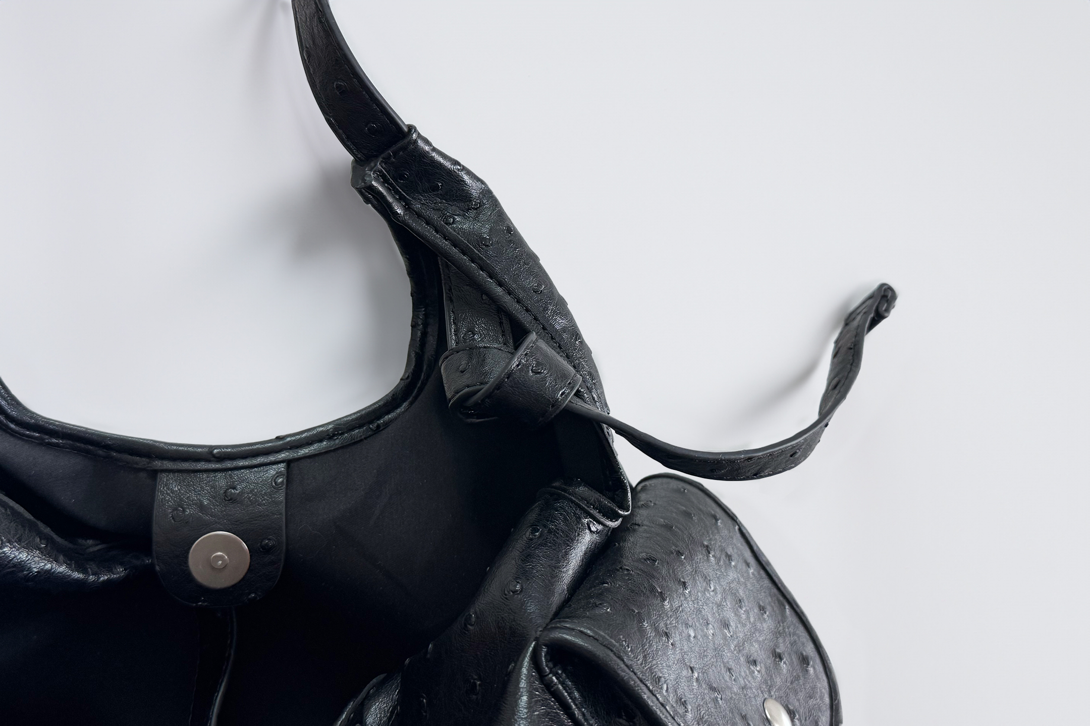 메간백 끈길이 조절 방법