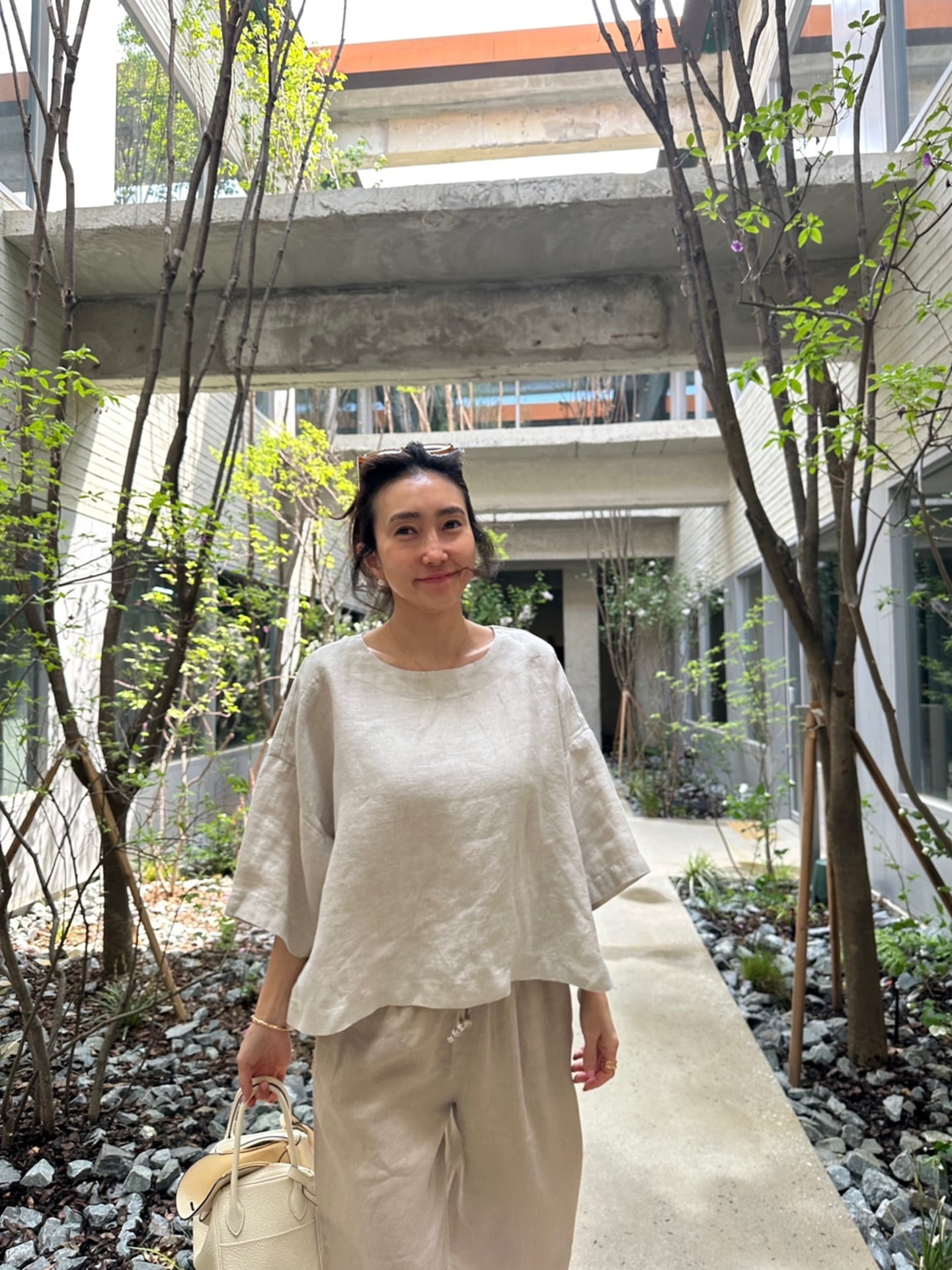 레빈 린넨 라운드 블라우스