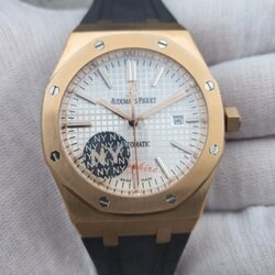 오데마 피게 로얄오크 흰판 금장 우레탄 시계