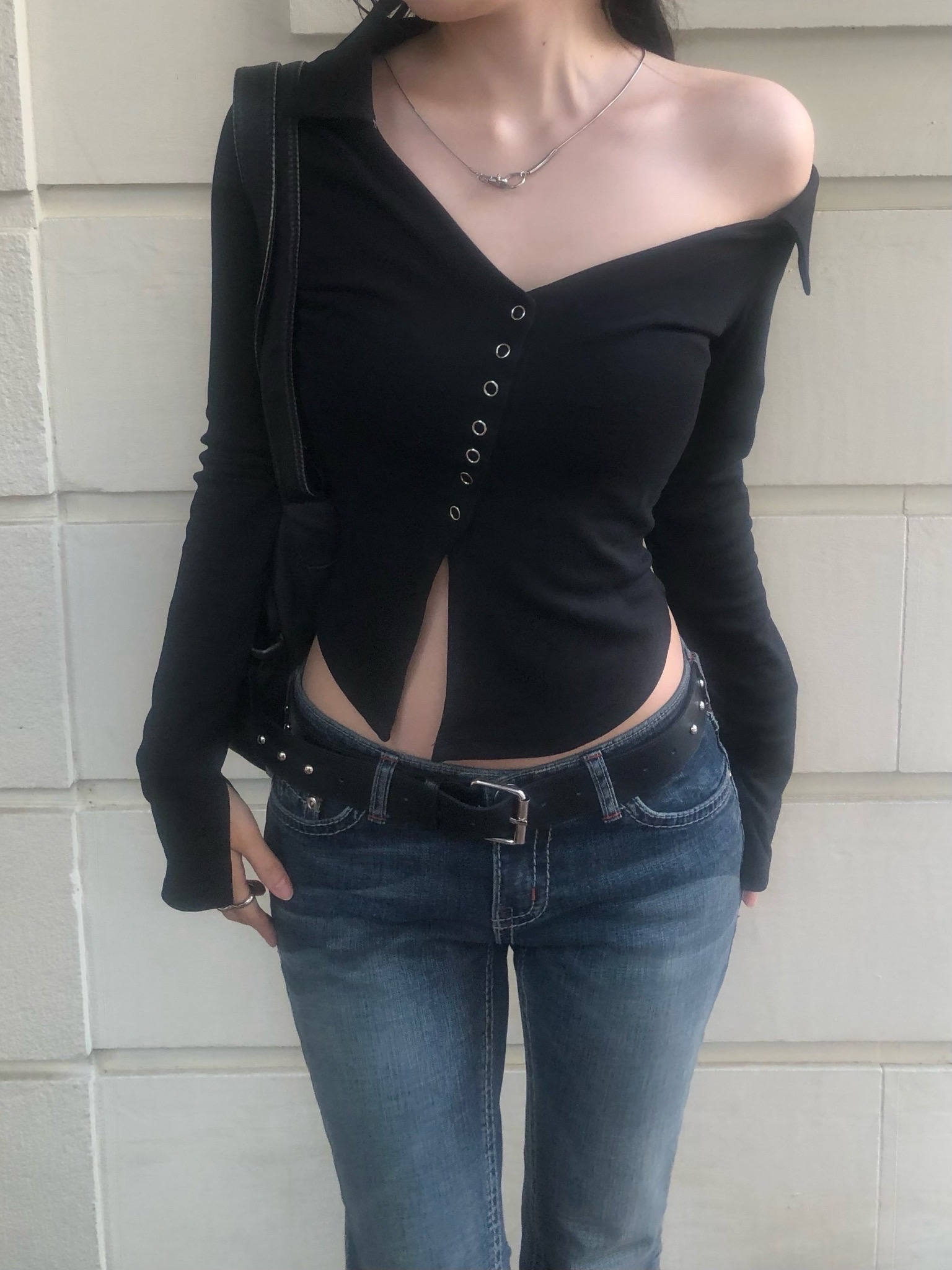 Sira One Off-Shoulder Shirt(2 color)