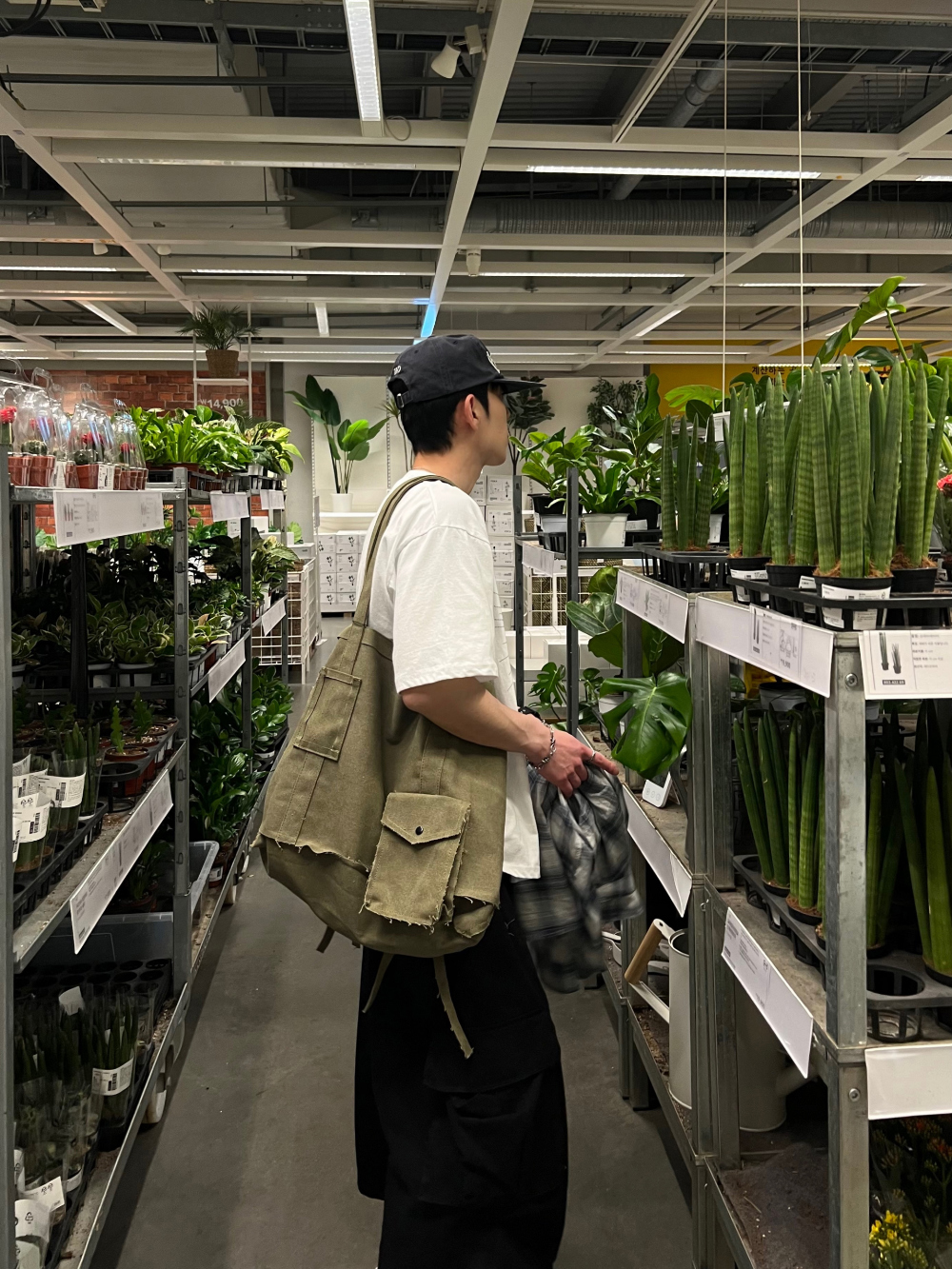 반팔 티셔츠 모델 착용 이미지-S1L38