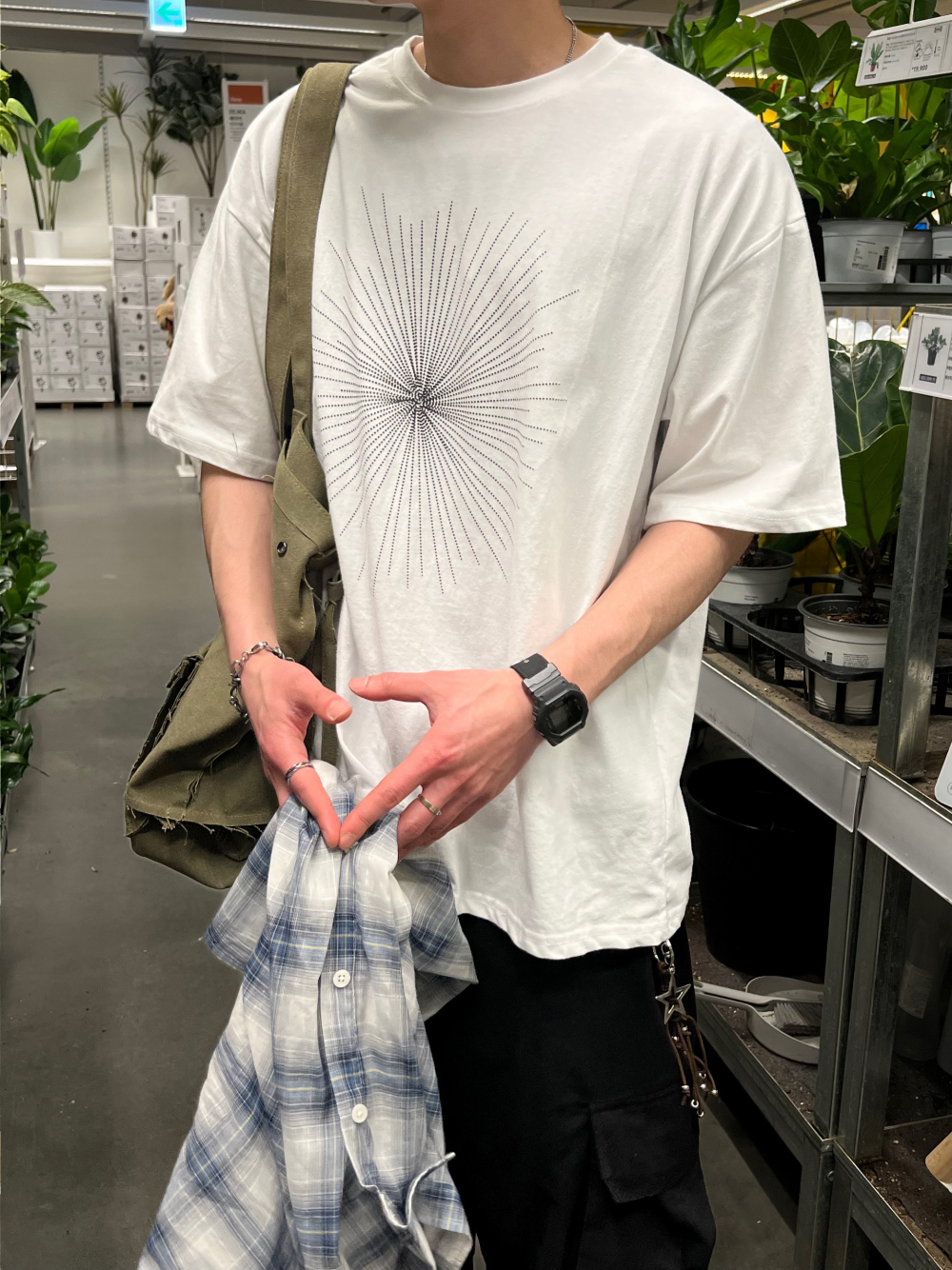 반팔 티셔츠 모델 착용 이미지-S1L41