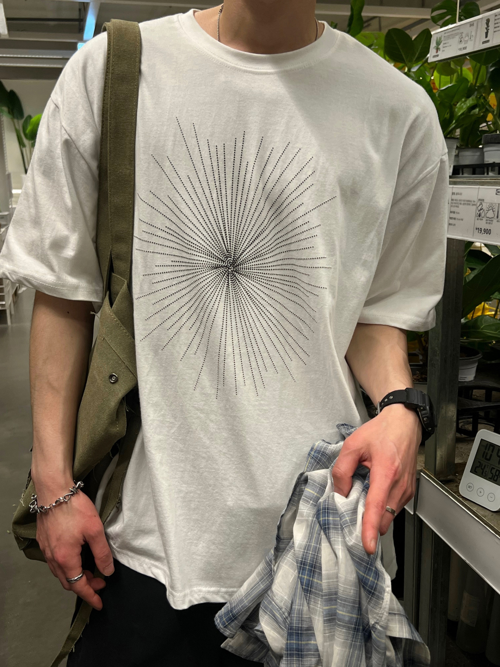 반팔 티셔츠 모델 착용 이미지-S1L45