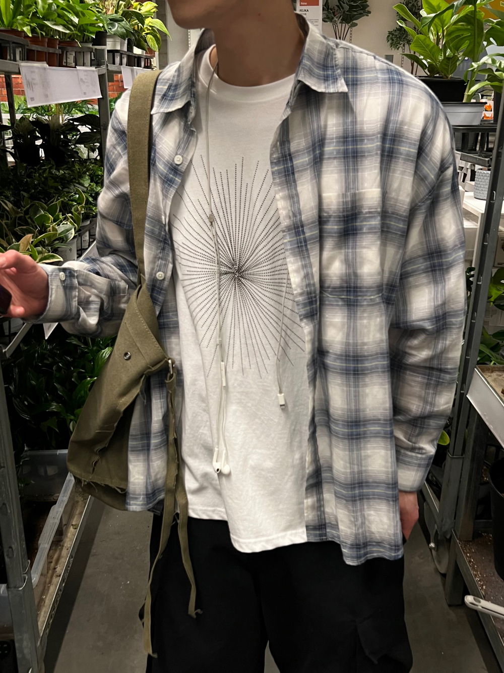 반팔 티셔츠 모델 착용 이미지-S1L43