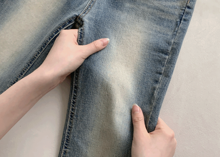 ツーボタンウォッシュブーツカットグレーデニムパンツ