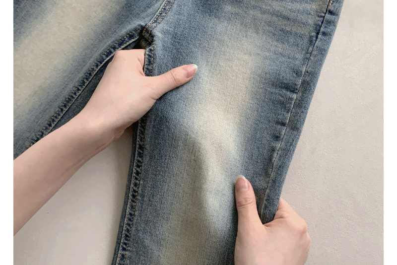 ツーボタンウォッシュブーツカットグレーデニムパンツ