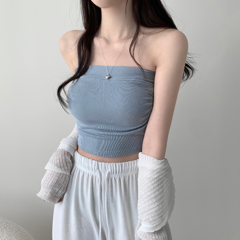 민소매 모델 착용 이미지-S1L3