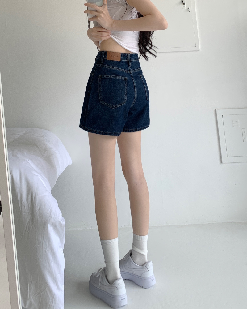 반바지 모델 착용 이미지-S1L25