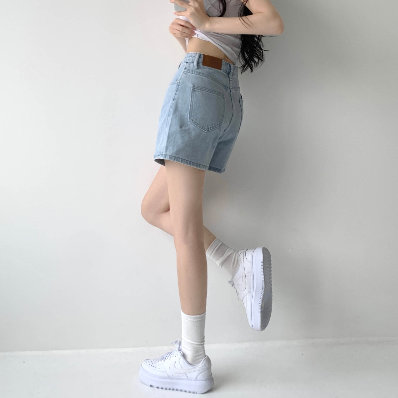 반바지 모델 착용 이미지-S1L16