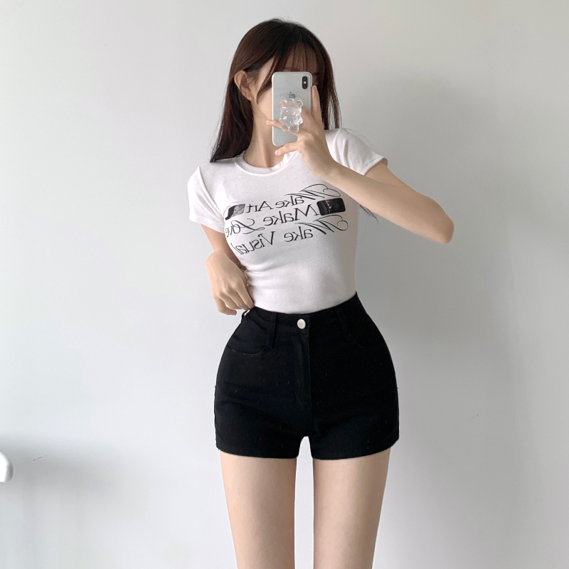 반바지 모델 착용 이미지-S4L8