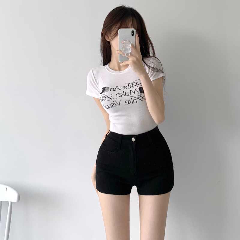 반바지 모델 착용 이미지-S4L9