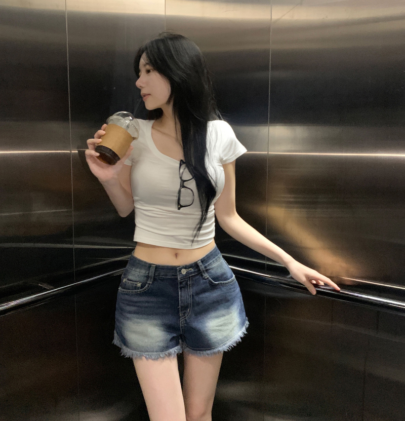 반팔 티셔츠 모델 착용 이미지-S1L9