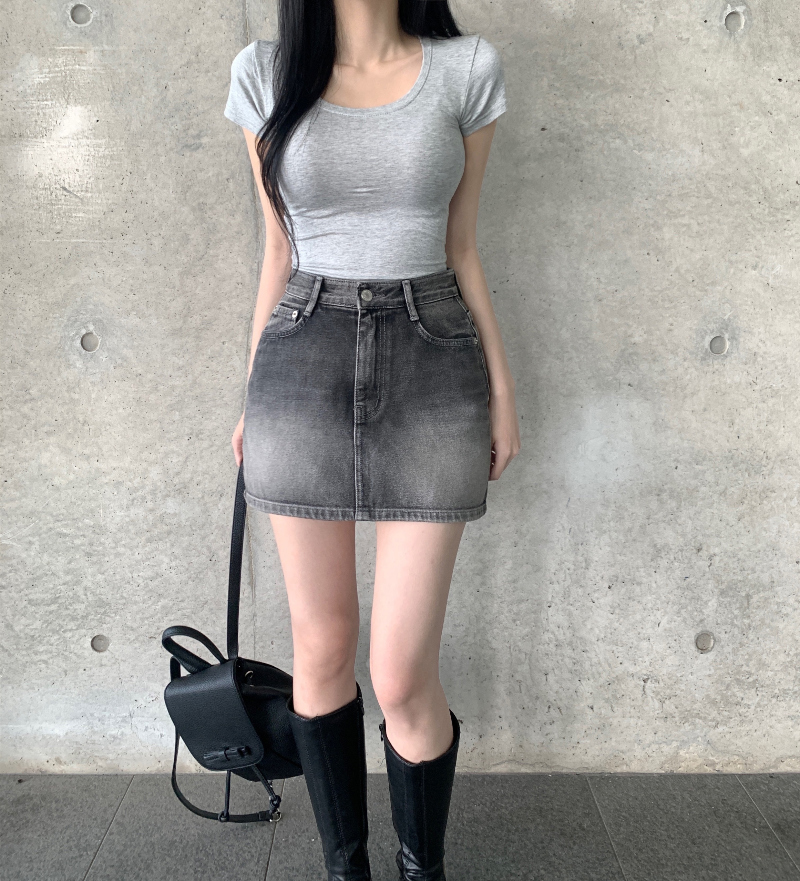 반팔 티셔츠 모델 착용 이미지-S1L18