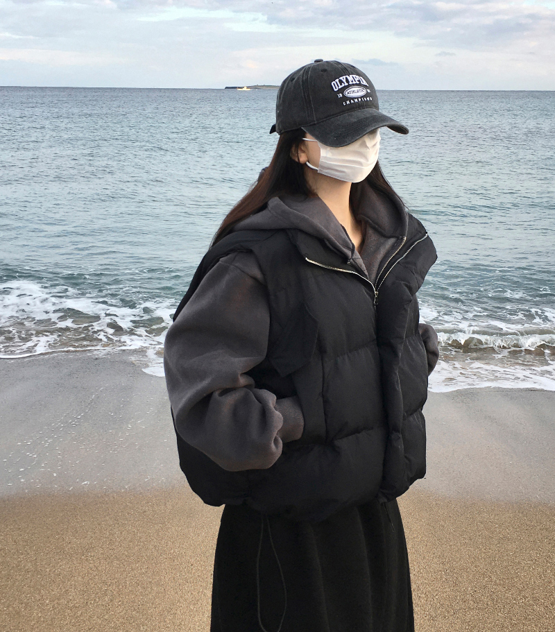 패딩 모델 착용 이미지-S1L6