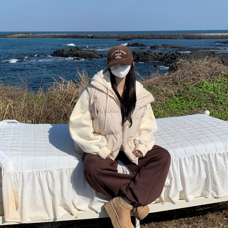 패딩 모델 착용 이미지-S1L23