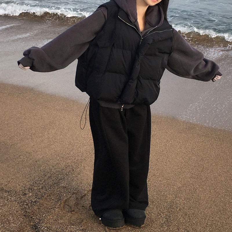 패딩 모델 착용 이미지-S1L13