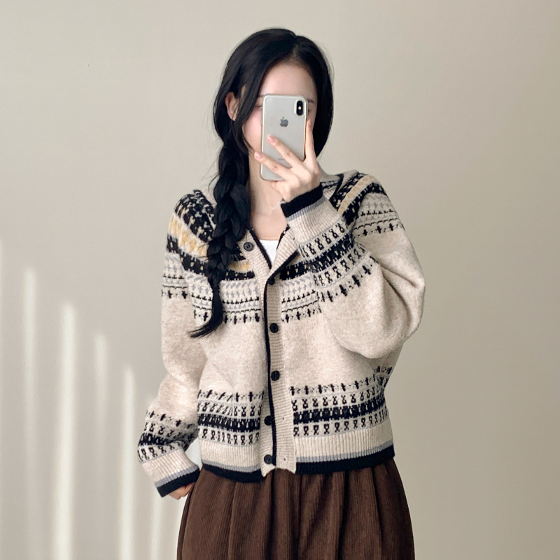 카디건 모델 착용 이미지-S1L3