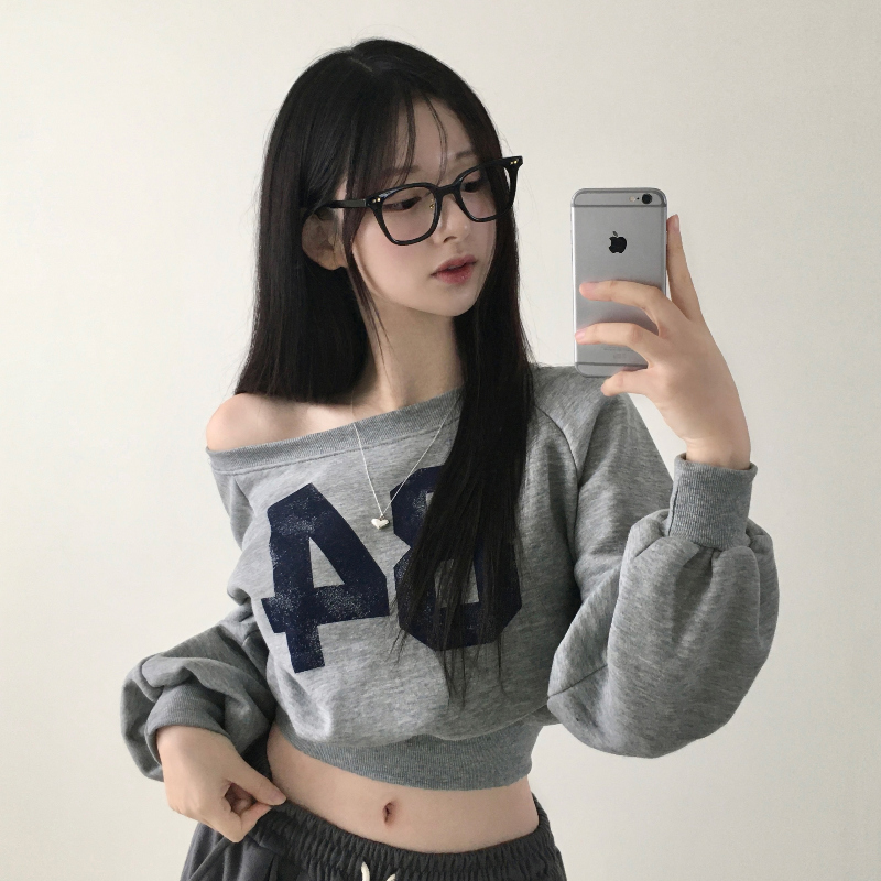 긴팔 티셔츠 모델 착용 이미지-S1L3