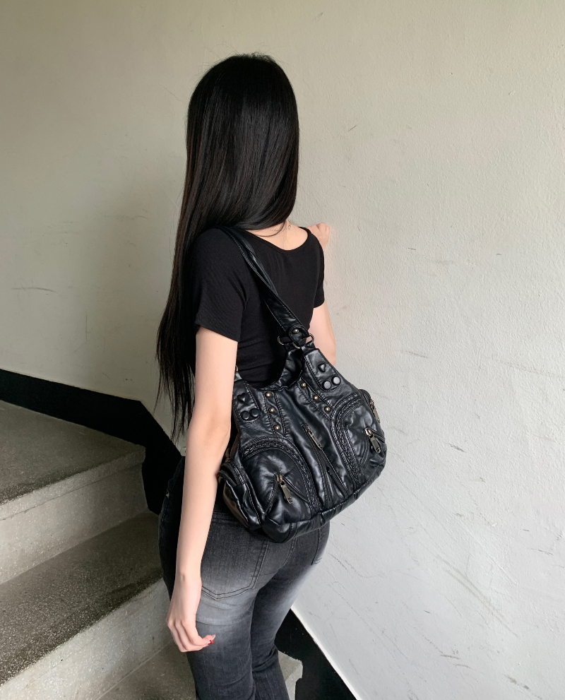 美品 希少✨ZIGGY CHEN メディックショルダーバッグ ヴィンテージ加工 157629184_6a84aeab-208a-41ac-