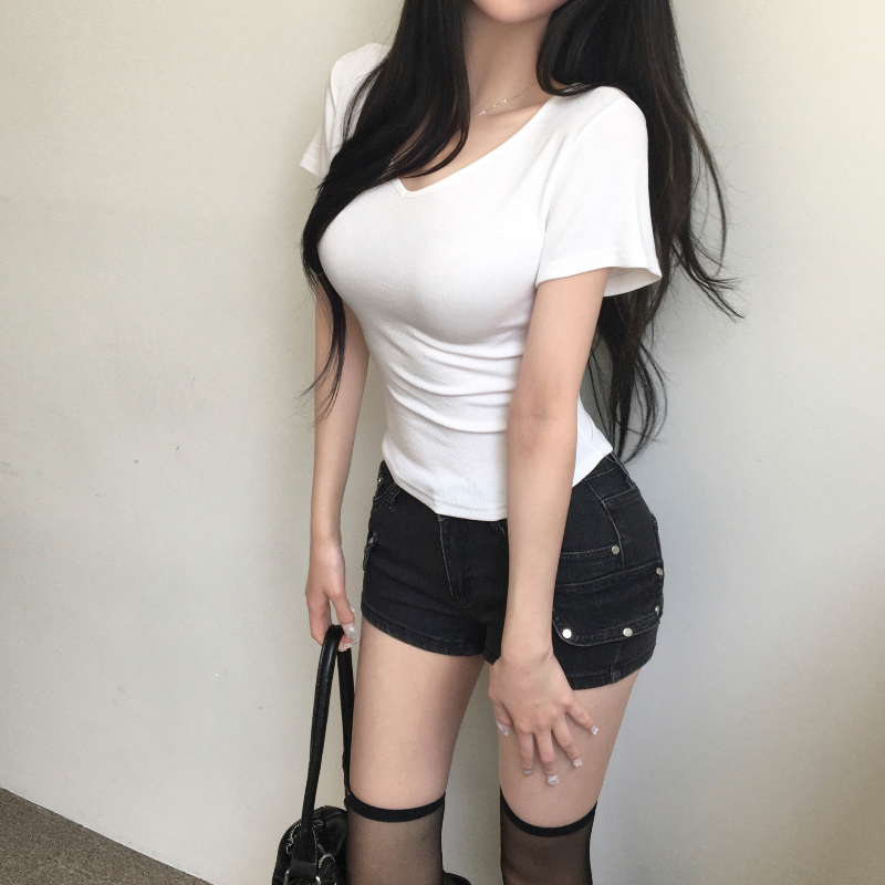 민소매 모델 착용 이미지-S1L5