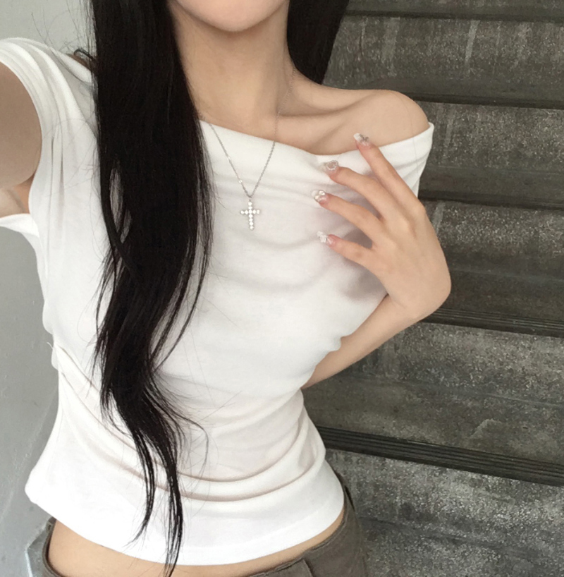 반팔 티셔츠 모델 착용 이미지-S1L3