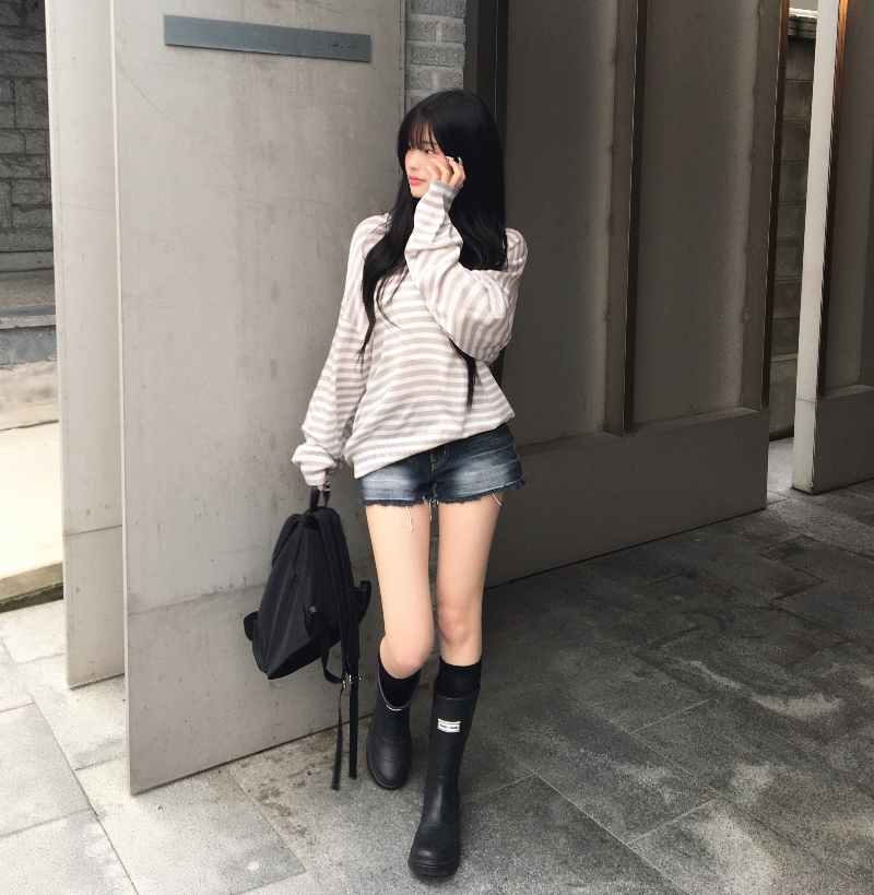 긴팔 티셔츠 모델 착용 이미지-S1L5