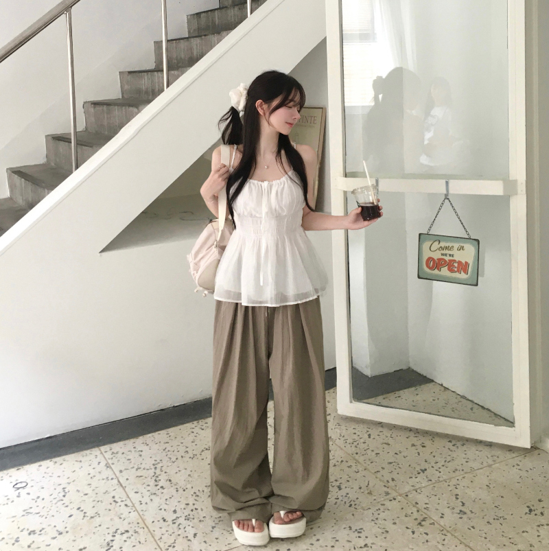 ストラップリボンシャーリングゴムフリルノースリーブブラウス