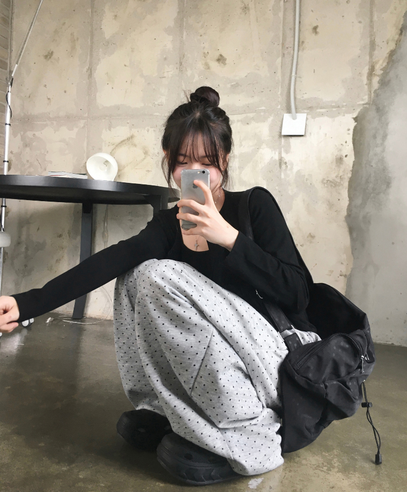 긴팔 티셔츠 모델 착용 이미지-S1L13